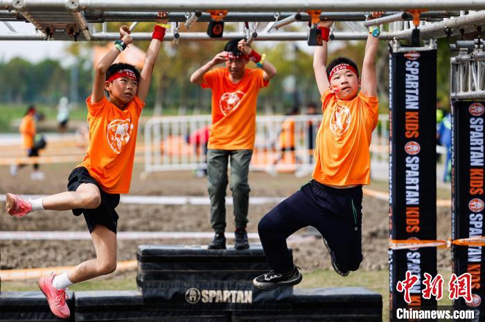 2025斯巴达勇士儿童赛上海站举行 全新分组首次亮