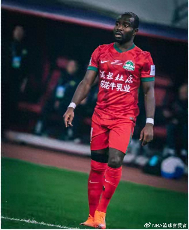 大连英博闪电签约加纳锋霸阿奇姆彭引热议