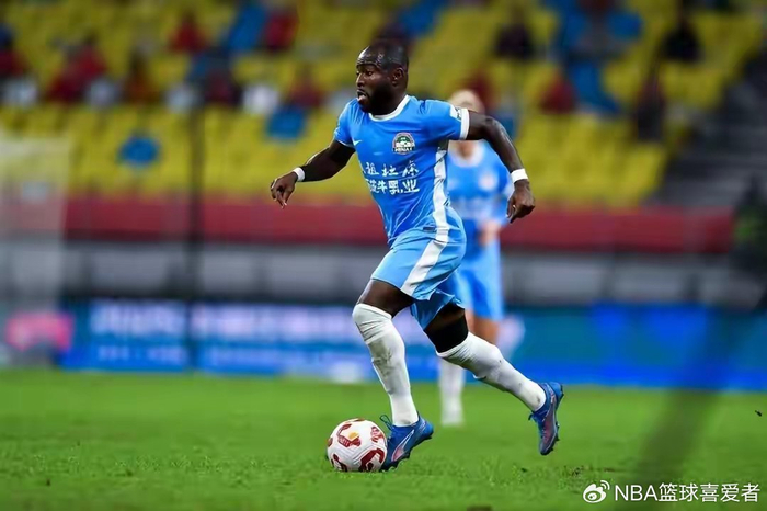 大连英博闪电签约加纳锋霸阿奇姆彭引热议