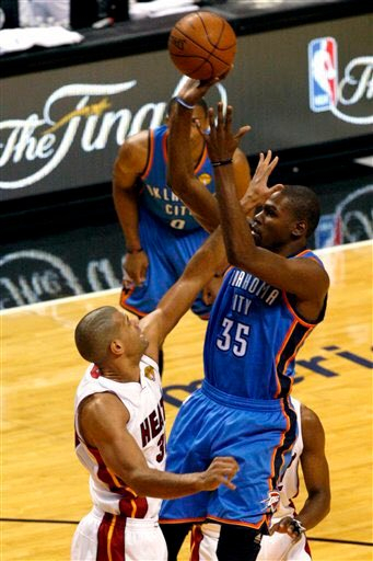 前NBA球星巴蒂尔：杜兰特是我防守中最难对付的