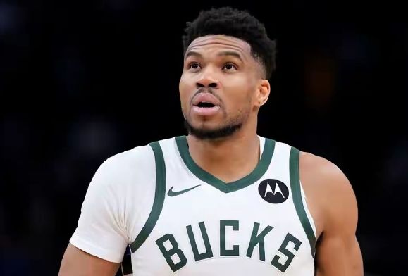 字母哥与雄鹿矛盾升级 媒体双标引争议