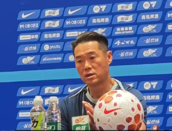 宿茂臻重返青岛备战关键战 强调年轻球员机会
