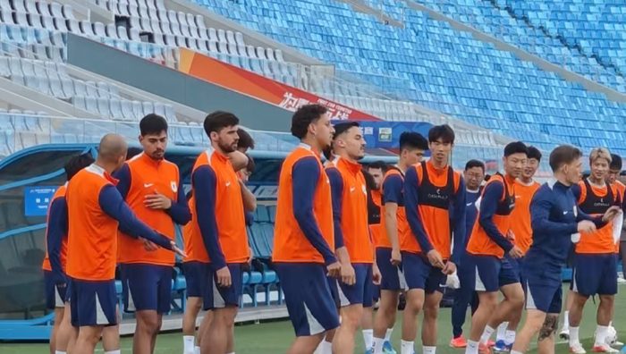 宿茂臻重返青岛备战关键战 强调年轻球员机会