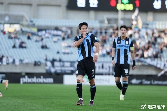 水原三星蓝翼主场险胜釜山争议判罚成焦点